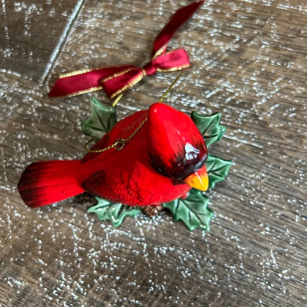 Spode Red Cardinal Bird on Holly Leaf Ceramic Christmas Tree Ornament A22